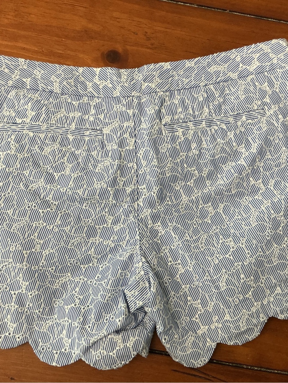 Lilly Pulitzer Light Blue Eyelet buttercup Shorts size 4 - Picture 3 of 3